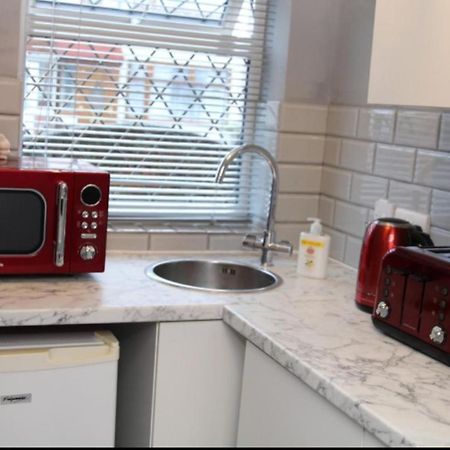 Apartment With Private Hot Tub, Sauna, Ice Bath, Gym Rainham  Luaran gambar