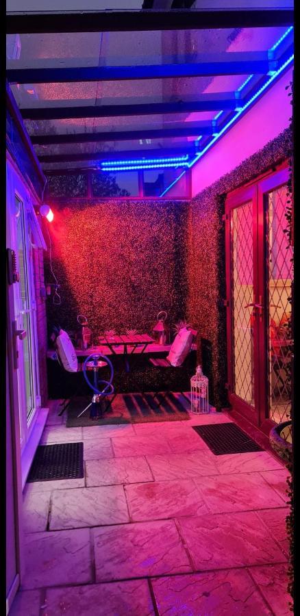 Apartment With Private Hot Tub, Sauna, Ice Bath, Gym Rainham  Luaran gambar