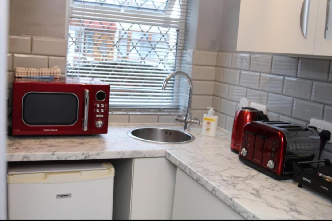 Apartment With Private Hot Tub, Sauna, Ice Bath, Gym Rainham  Luaran gambar