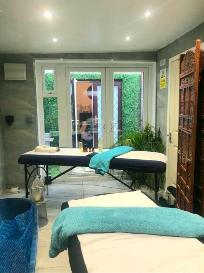 Apartment With Private Hot Tub, Sauna, Ice Bath, Gym Rainham  Luaran gambar