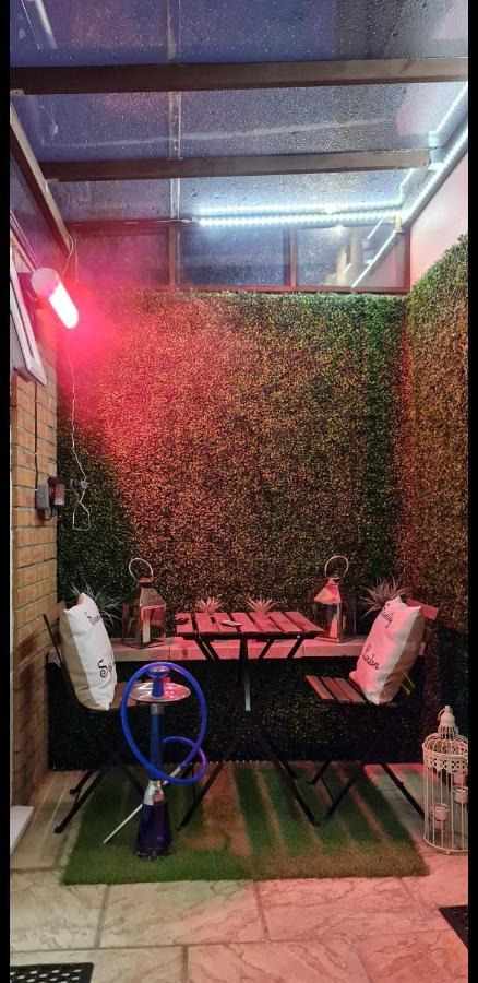 Apartment With Private Hot Tub, Sauna, Ice Bath, Gym Rainham  Luaran gambar