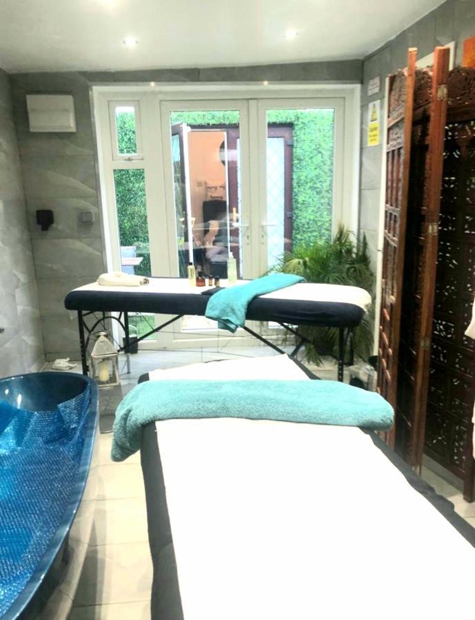 Apartment With Private Hot Tub, Sauna, Ice Bath, Gym Rainham  Luaran gambar